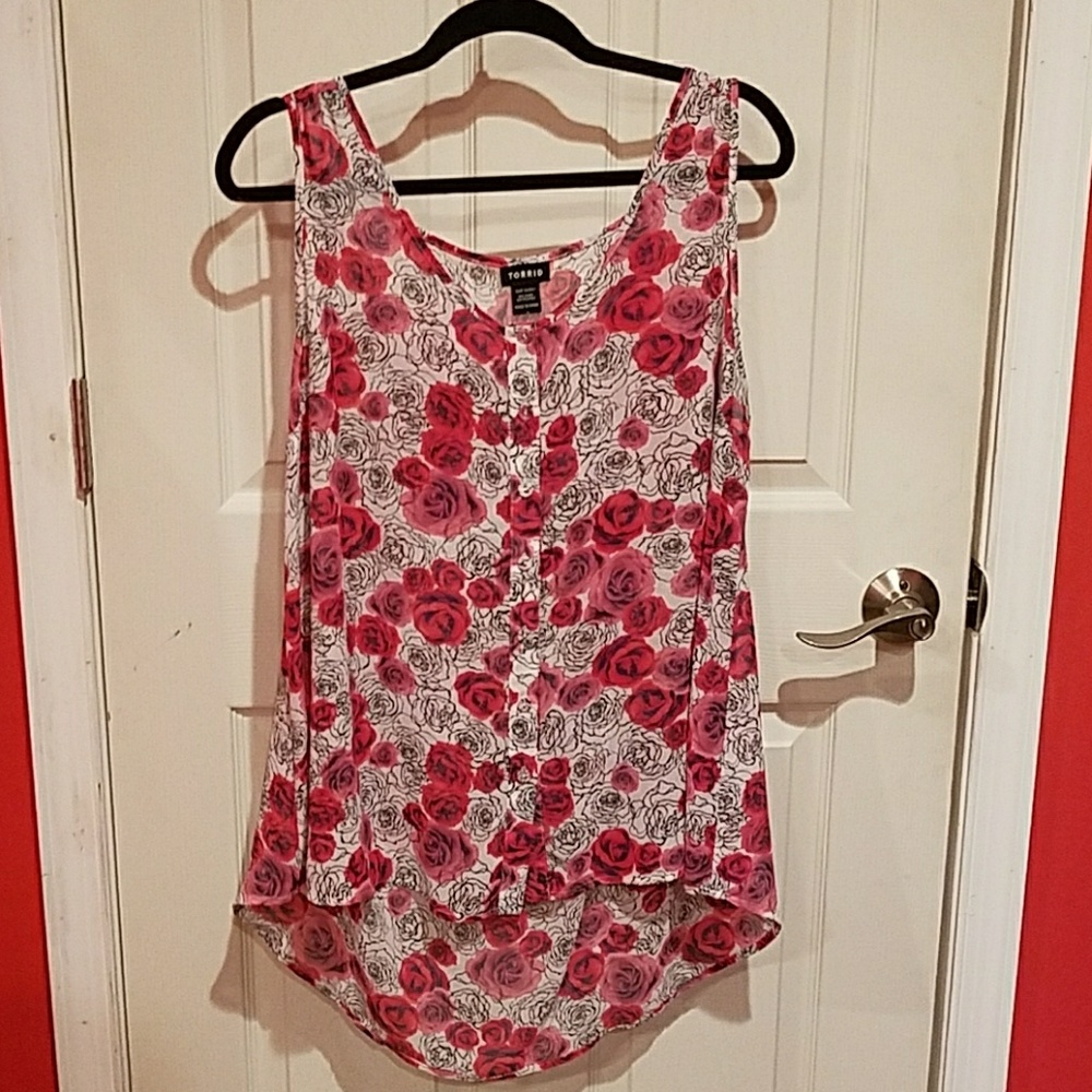 Torrid Size 1 sleeveless rose blouse